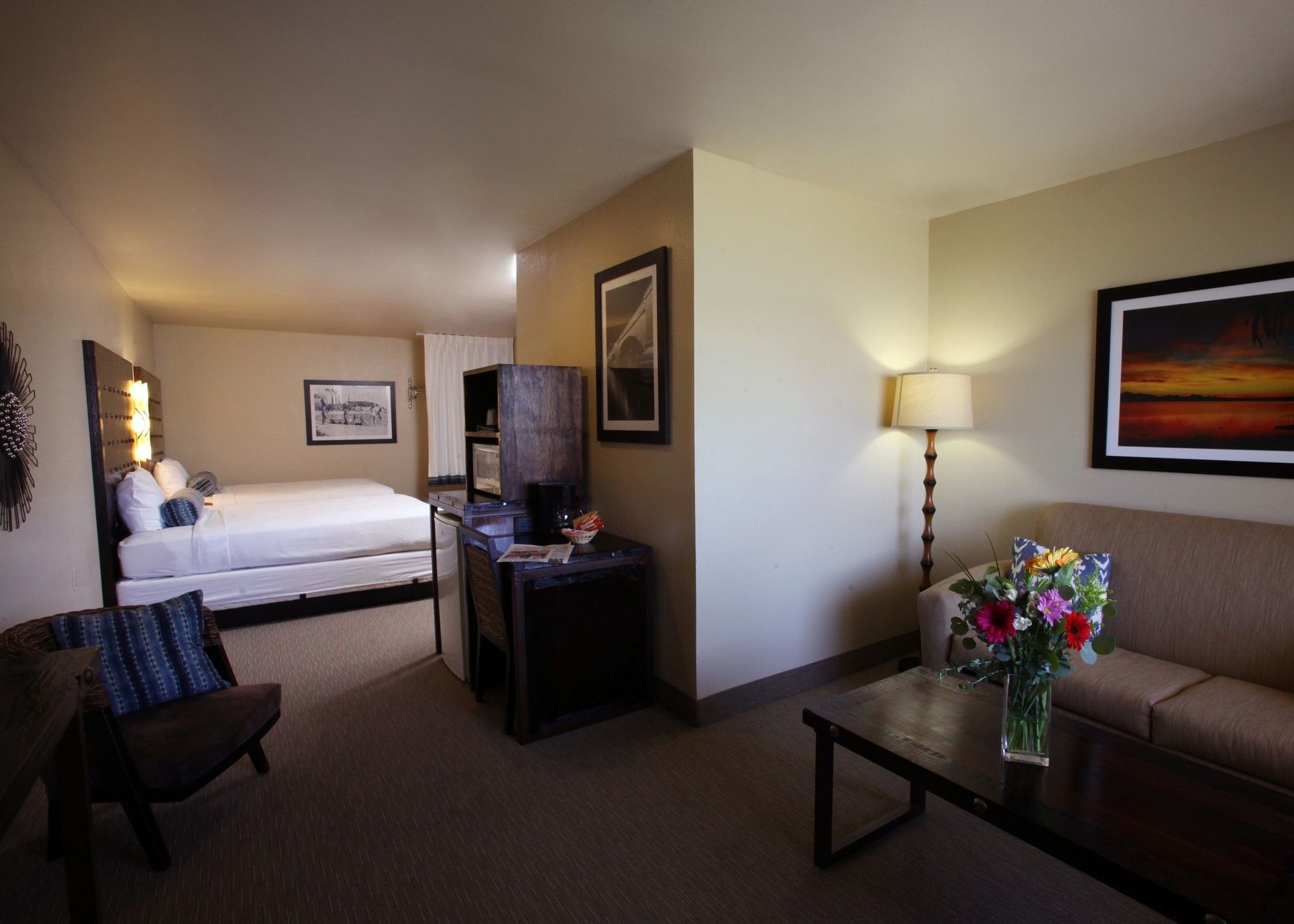 The Nautical Beachfront Resort Lake Havasu City Exterior photo